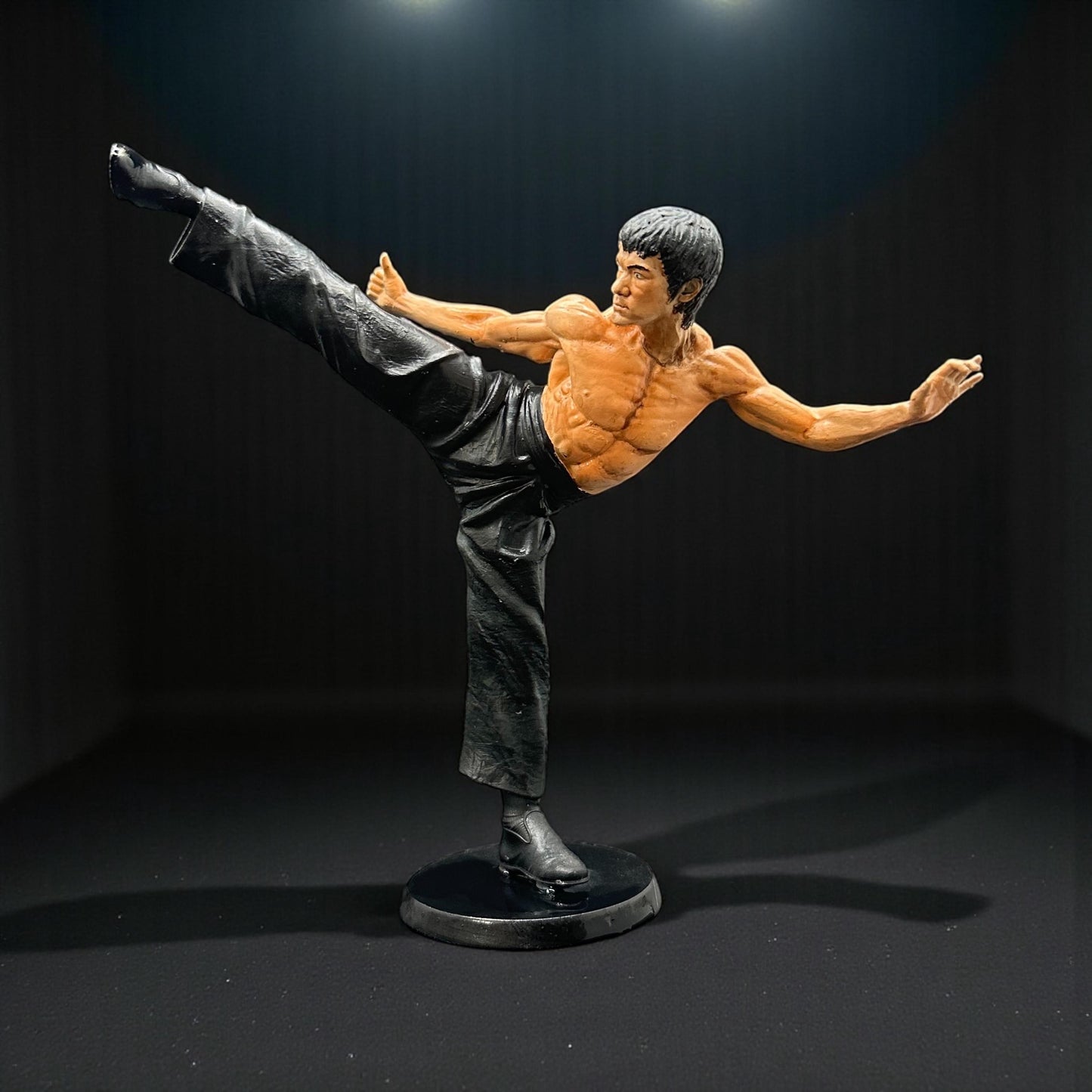 Bruce Lee Statue – Hand Painted Kung Fu Fighter Figurine, High Kick Pose, Action Collectible Decor Gift