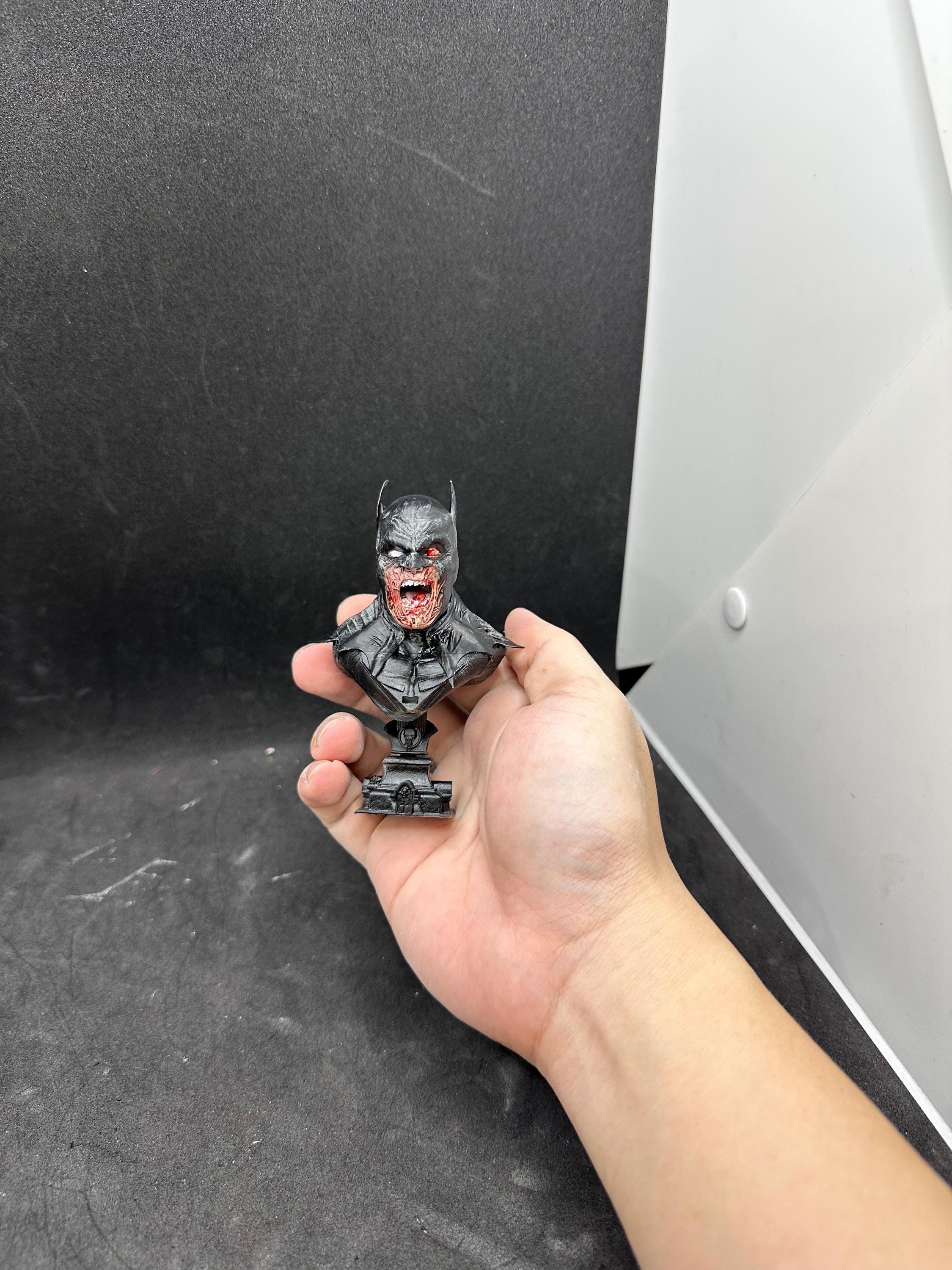 Batman Zombie Cosplay Bust - The Undead Dark Knight Hand-Painted Resin - Horror DC Collector Gift
