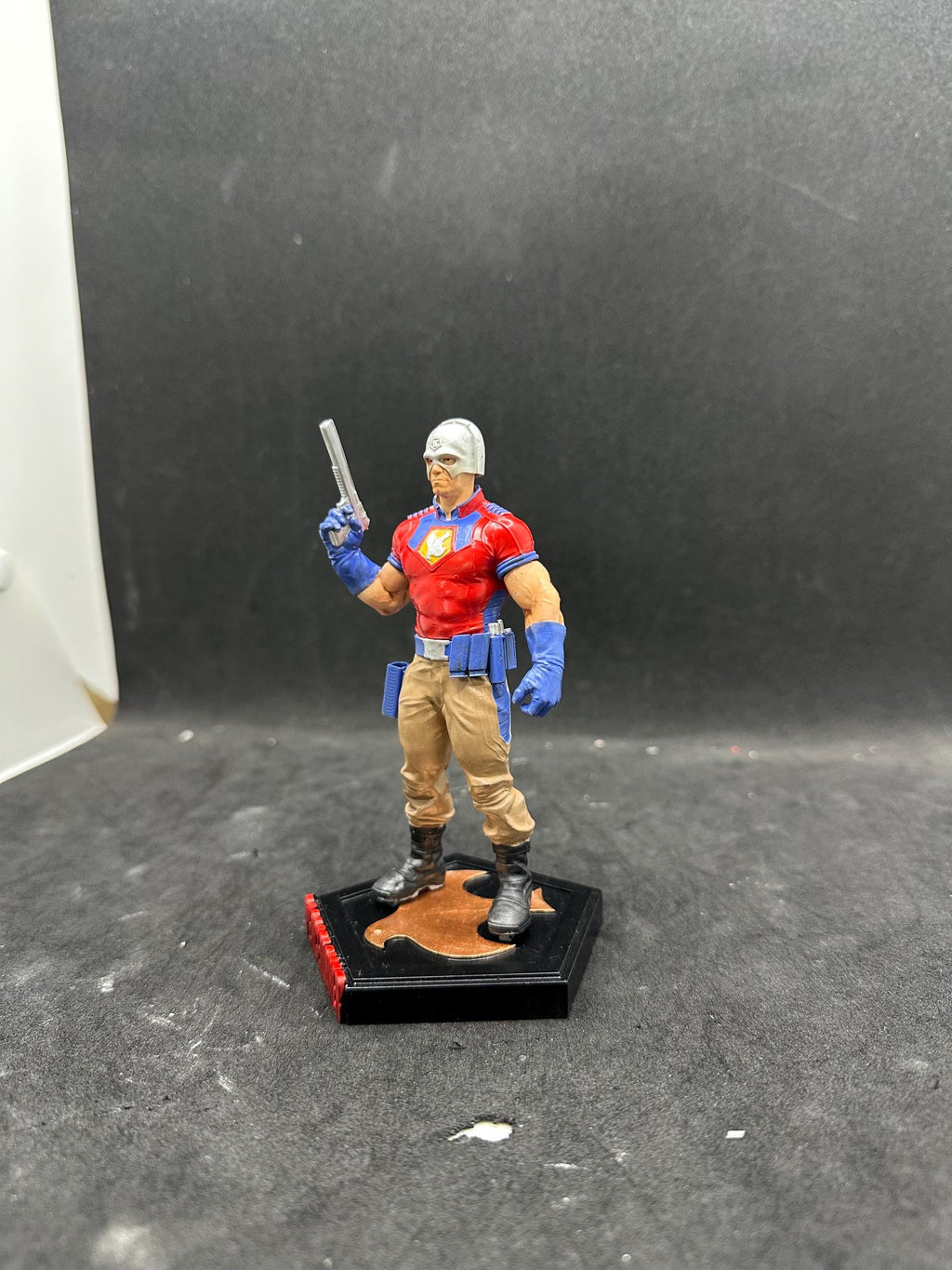 PEACEMAKER-Inspired Hand-Painted 3D Resin Statue - Suicide Squad Character Figurine - Movie Villain Gift