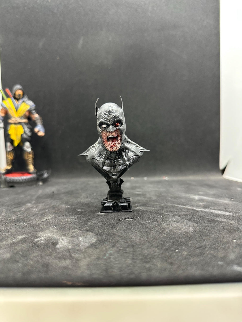 Batman Zombie Cosplay Bust - The Undead Dark Knight Hand-Painted Resin - Horror DC Collector Gift