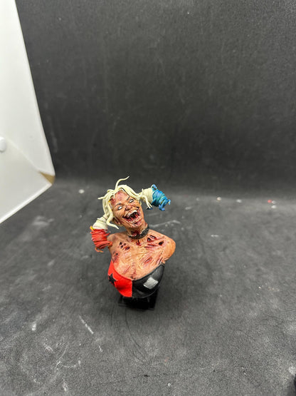 Harley Quinn Zombie Figure: Hand-Painted Resin Horror DC Fan Art