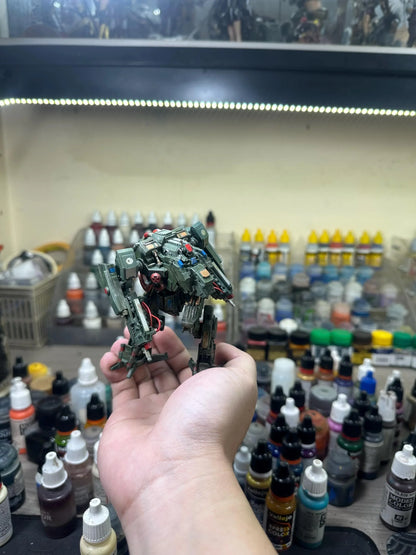 Hand-Painted Heavy Battle Mech Model – Poseable Sci-Fi Figure