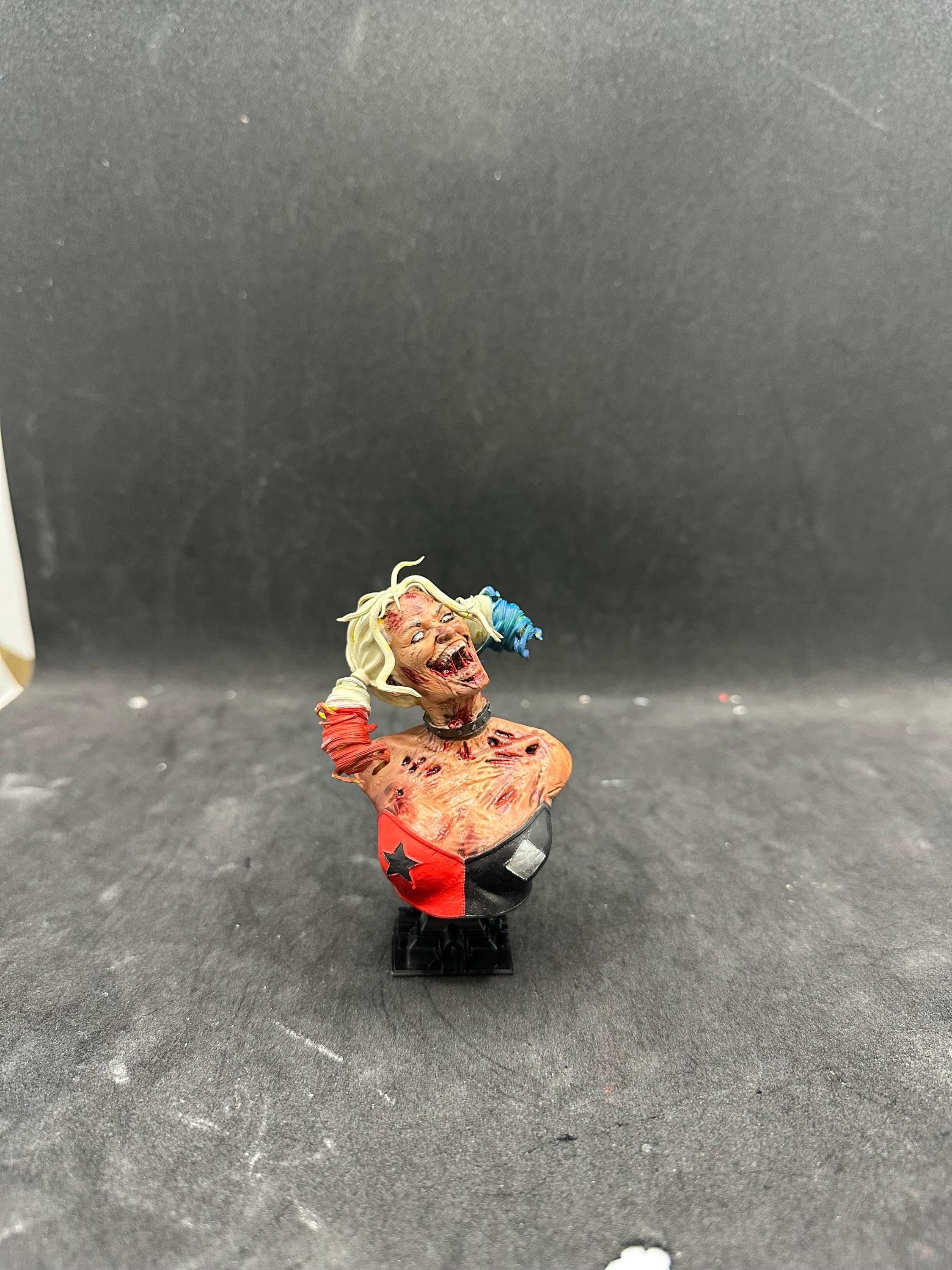 Harley Quinn Zombie Figure: Hand-Painted Resin Horror DC Fan Art