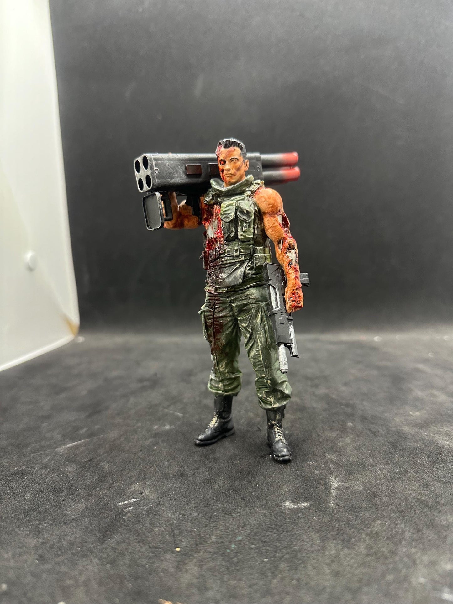Endoskeleton Warrior Figurine – Hand-Painted Terminator Soldier Statue, Post-Apocalyptic Decor