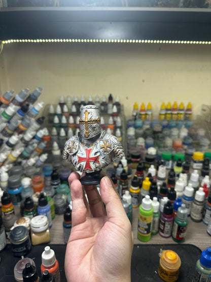 Templar Knight Bust Statue – Hand-Painted Resin Crusader Armor Figurine – Gothic Desk Decor