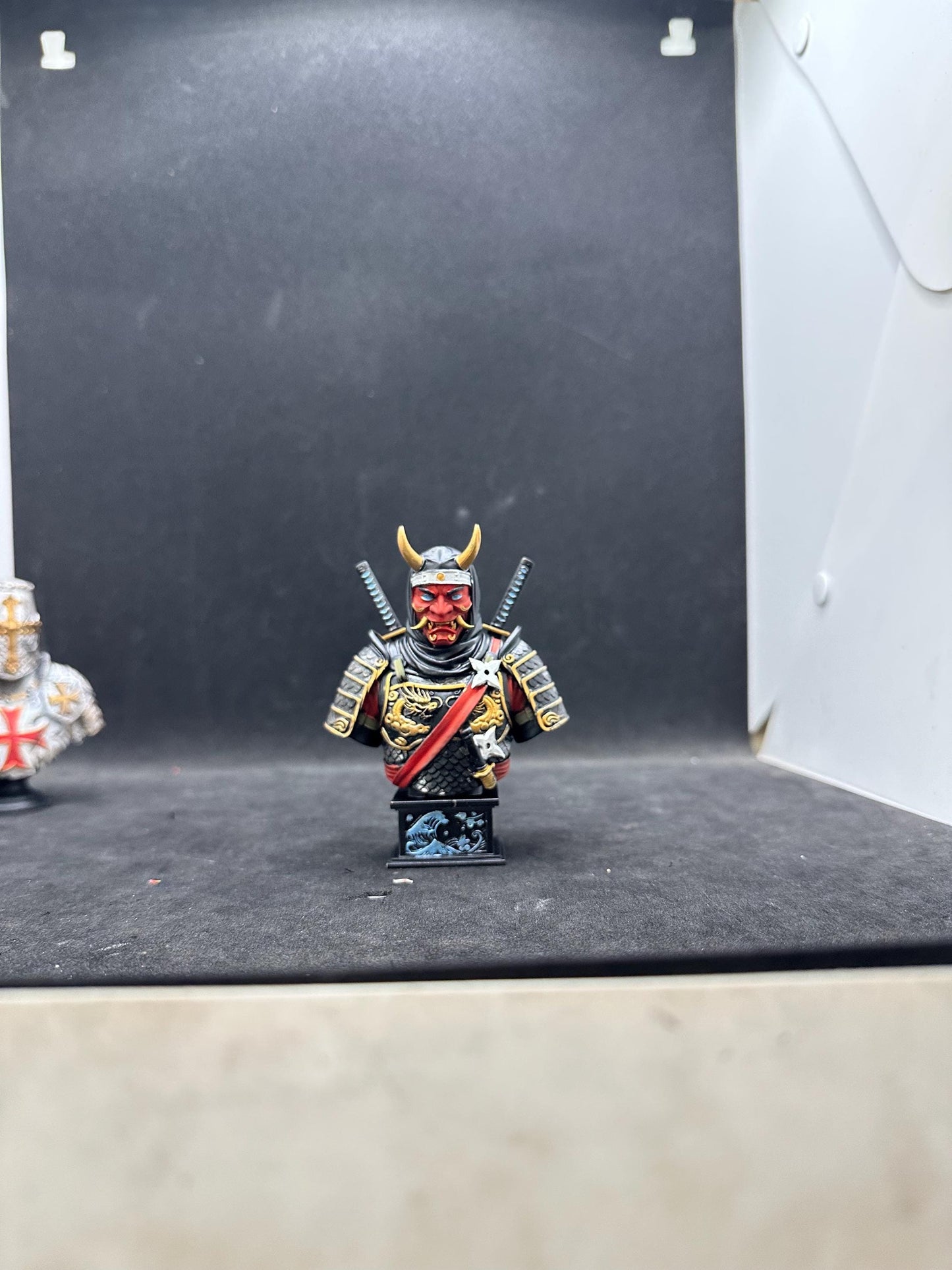 Hand-Painted Resin Ninja Oni Mask Bust – Japanese Warrior Demon Sculpture Desk Decor