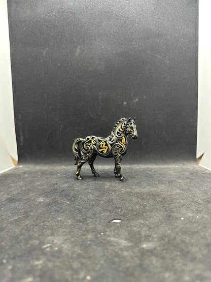 Modern Horse Figurine – Abstract Resin Horse Statue – Minimalist Desk Decor, Luxury Home Accent Gift