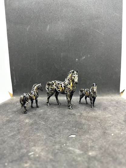 Modern Horse Figurine – Abstract Resin Horse Statue – Minimalist Desk Decor, Luxury Home Accent Gift