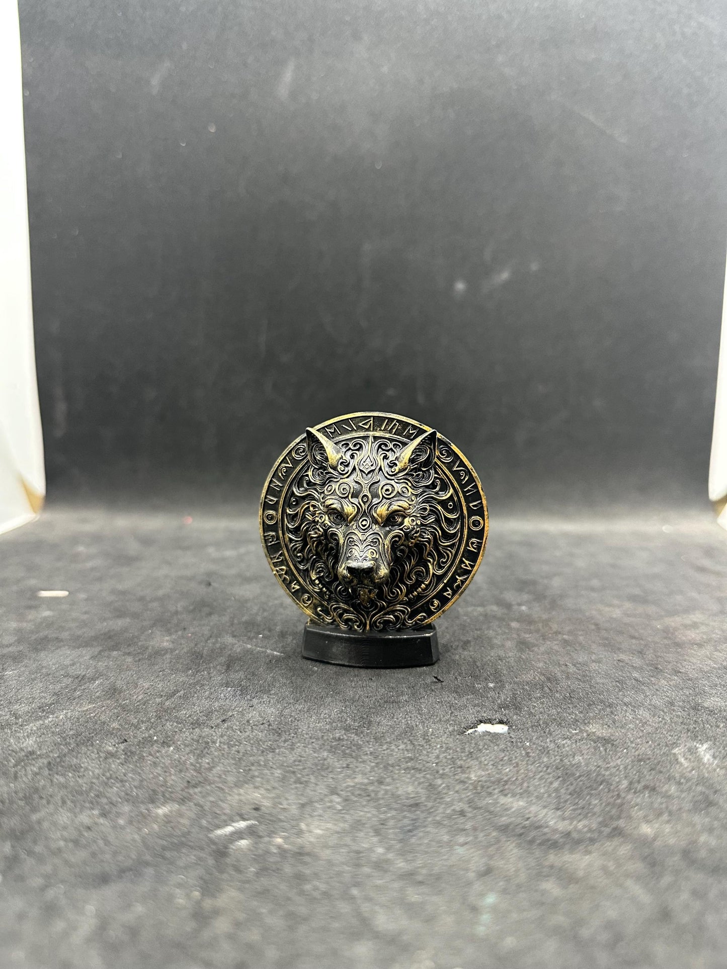 Hand-Painted Wolf Medallion – Nordic Mythology Resin Sculpture, Viking Desk Ornament
