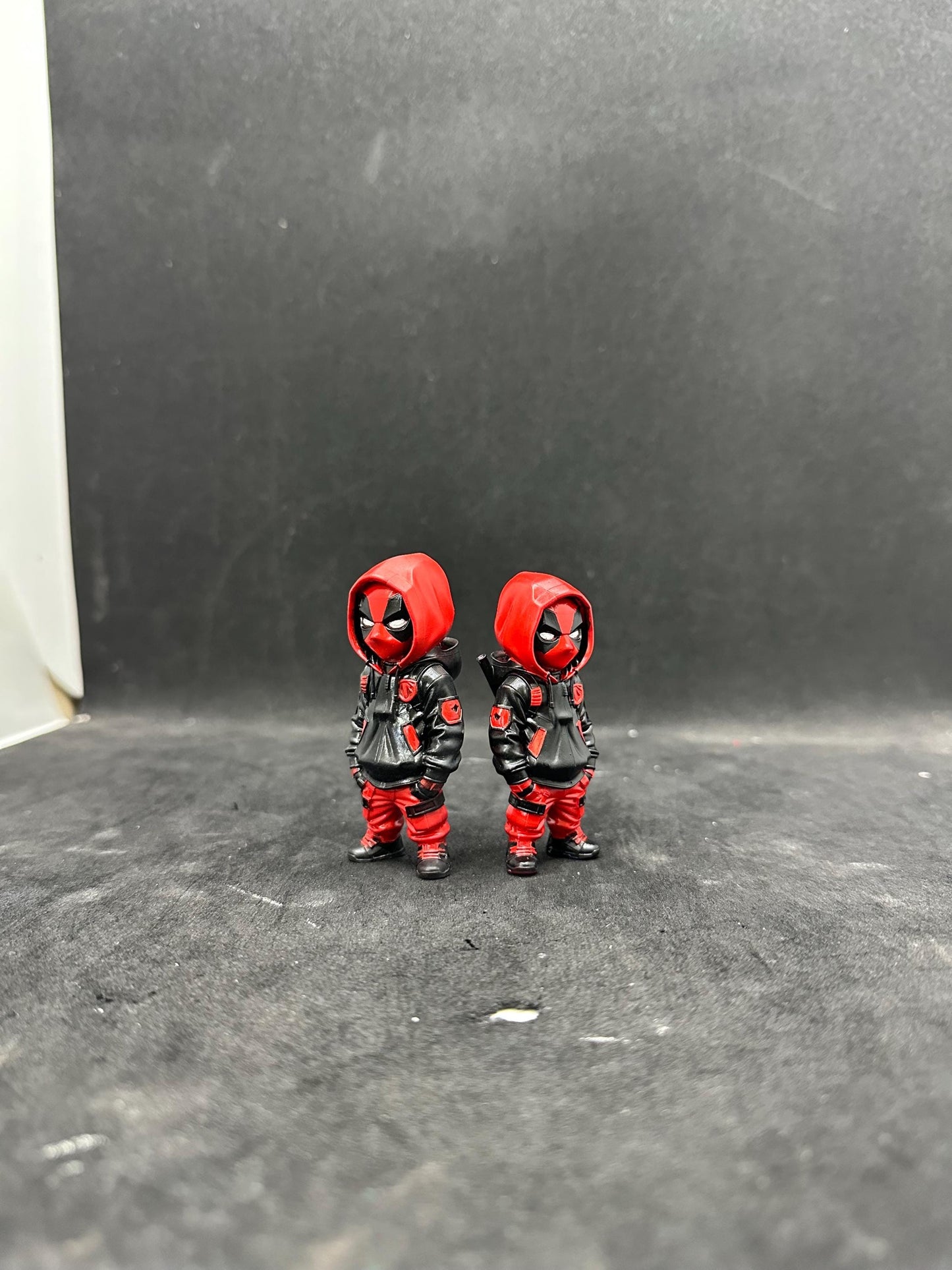 Hand-Painted Deadpool Chibi Figurine – Streetwear Anti-Hero Statue, Comic Collectible Desk Decor