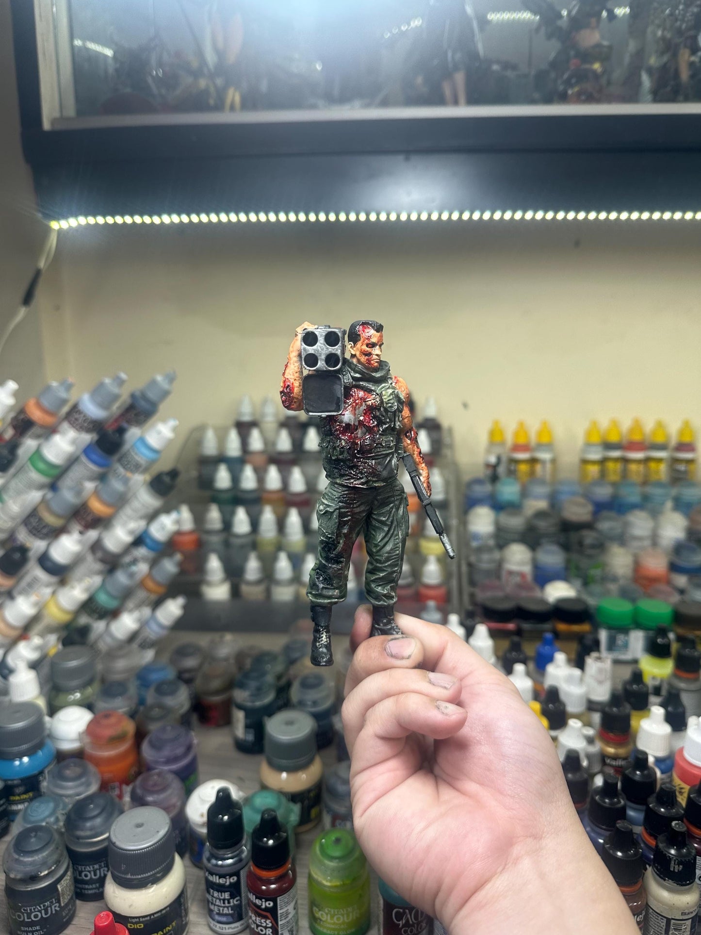 Endoskeleton Warrior Figurine – Hand-Painted Terminator Soldier Statue, Post-Apocalyptic Decor