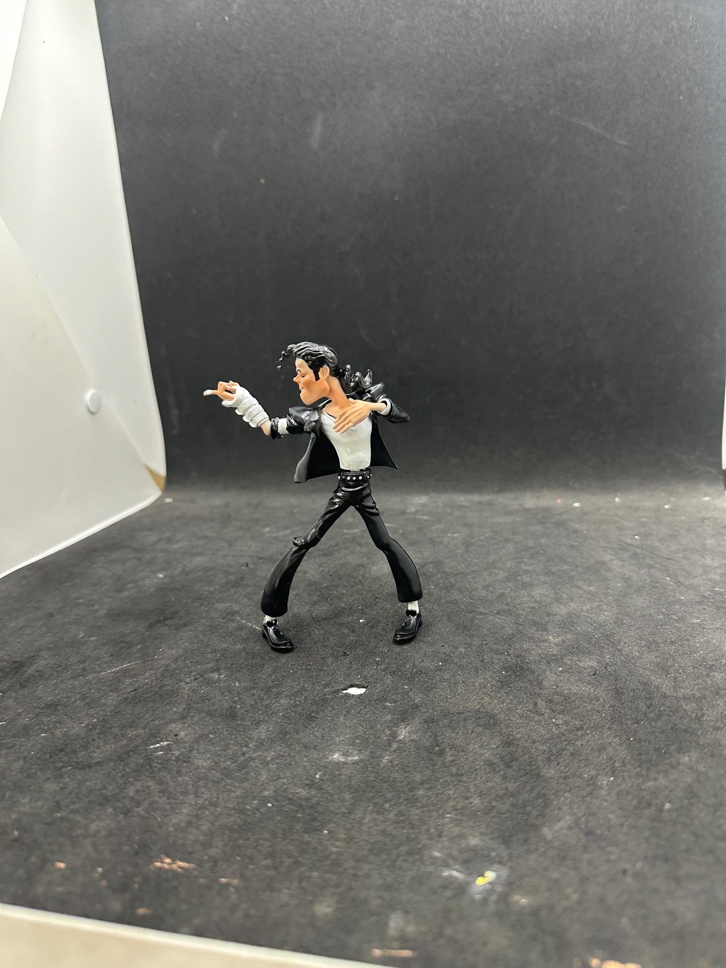 Hand-Painted Micheal Jackson Figurine – Iconic Singer, Retro Stage Performer, Resin Collectible