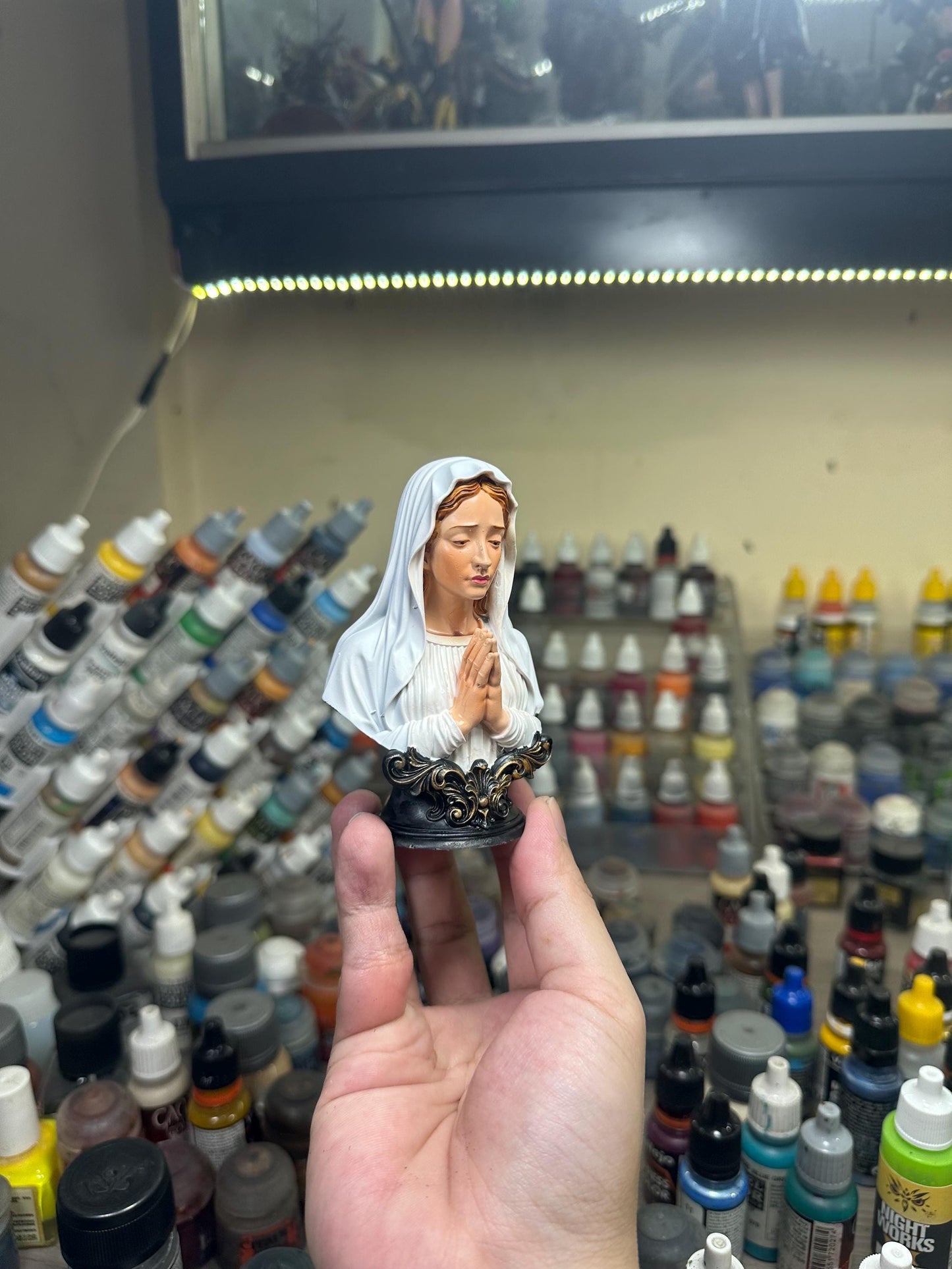 Hand-Painted Resin Virgin Mary Statue, Catholic Prayer Sculpture, Spiritual Desk Decor