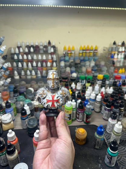 Templar Knight Bust Statue – Hand-Painted Resin Crusader Armor Figurine – Gothic Desk Decor