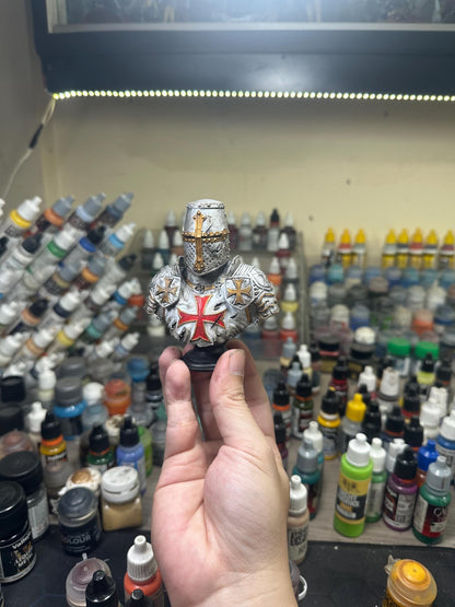 Templar Knight Bust Statue – Hand-Painted Resin Crusader Armor Figurine – Gothic Desk Decor