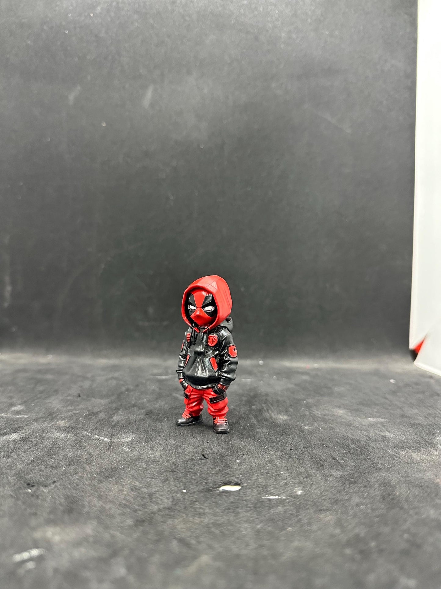 Hand-Painted Deadpool Chibi Figurine – Streetwear Anti-Hero Statue, Comic Collectible Desk Decor