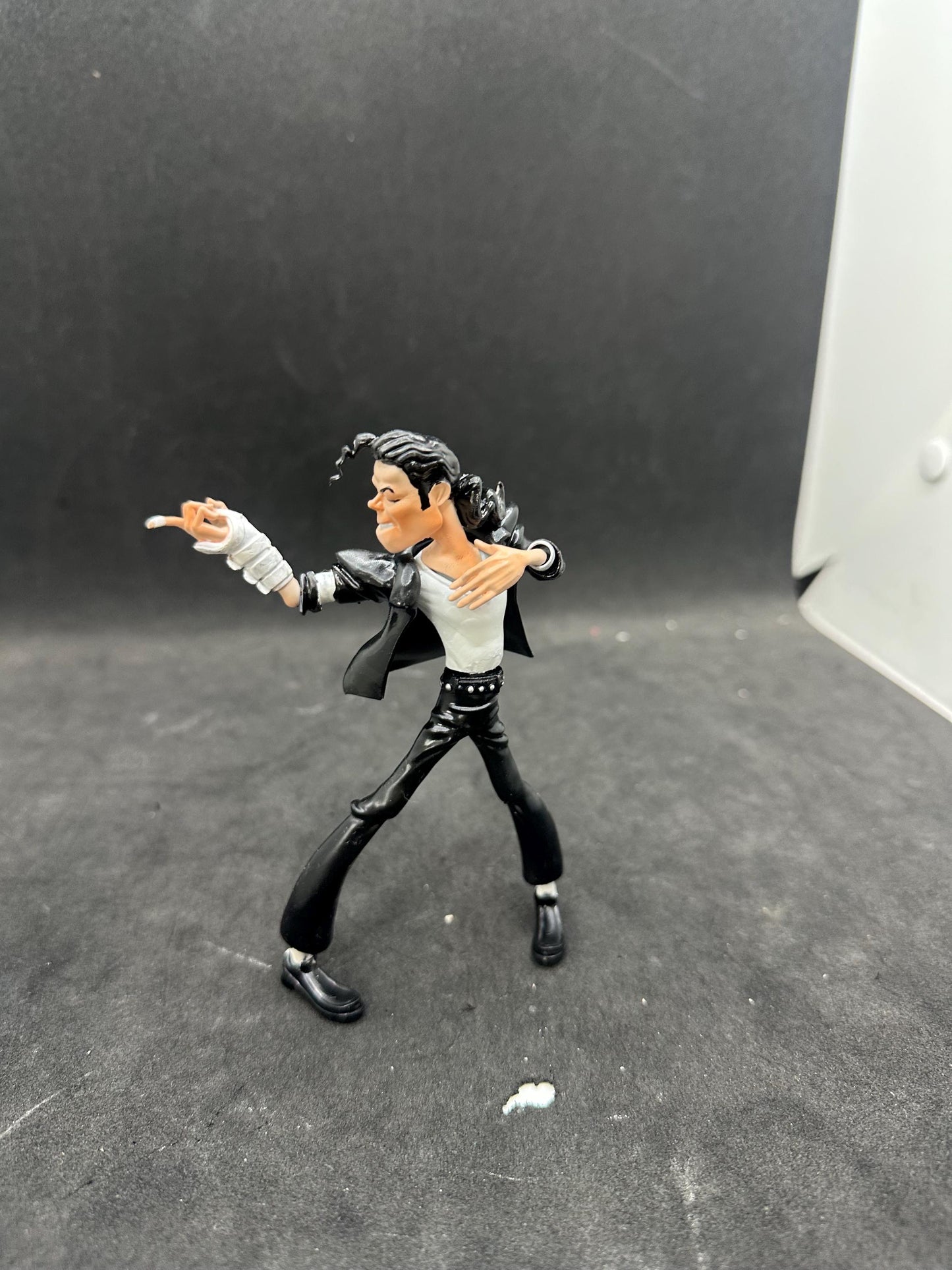 Hand-Painted Micheal Jackson Figurine – Iconic Singer, Retro Stage Performer, Resin Collectible