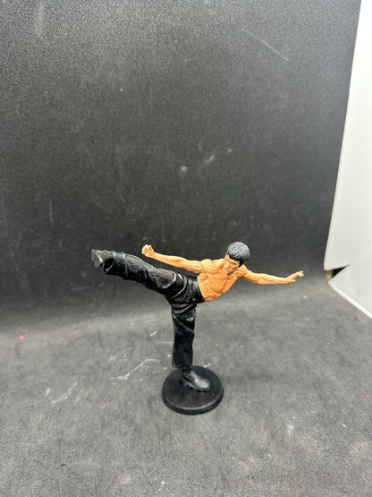 Bruce Lee Statue – Hand Painted Kung Fu Fighter Figurine, High Kick Pose, Action Collectible Decor Gift