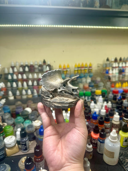 Triceratops Skull Fossil Statue – Hand Painted Dinosaur Skull Decor – Prehistoric Desk Ornament – Paleontology Gift
